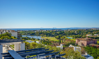 Spacieux appartement moderne à vendre avec vue panoramique sur le golf et la mer dans un complexe de golf cinq étoiles à Benahavis - Marbella 62323 