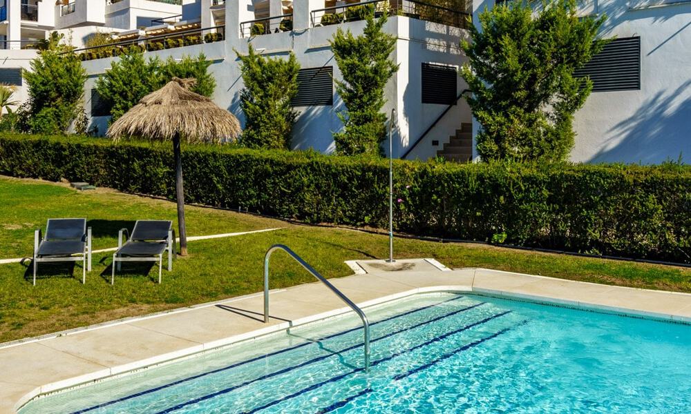 Spacieux appartement moderne à vendre avec vue panoramique sur le golf et la mer dans un complexe de golf cinq étoiles à Benahavis - Marbella 62325