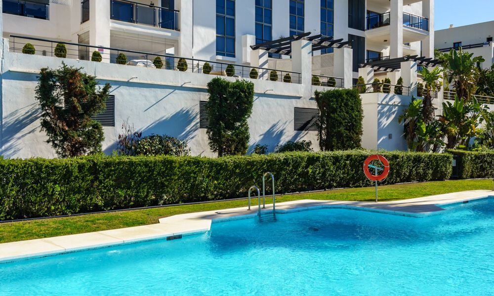 Spacieux appartement moderne à vendre avec vue panoramique sur le golf et la mer dans un complexe de golf cinq étoiles à Benahavis - Marbella 62326