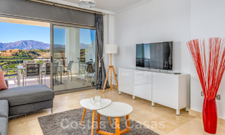 Spacieux appartement moderne à vendre avec vue panoramique sur le golf et la mer dans un complexe de golf cinq étoiles à Benahavis - Marbella 62327 