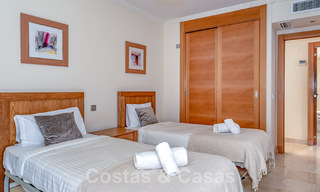 Appartement à vendre prêt à emménager avec vue imprenable sur le golf et la mer dans un complexe golfique exclusif à Benahavis - Marbella 62350 