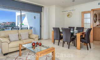 Appartement à vendre prêt à emménager avec vue imprenable sur le golf et la mer dans un complexe golfique exclusif à Benahavis - Marbella 62360 