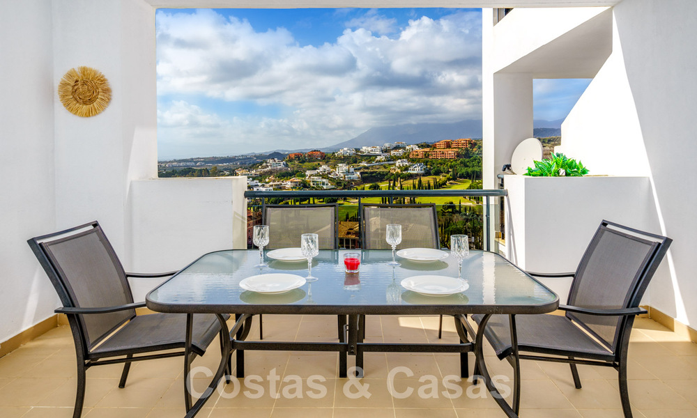 Appartement à vendre prêt à emménager avec vue imprenable sur le golf et la mer dans un complexe golfique exclusif à Benahavis - Marbella 62361