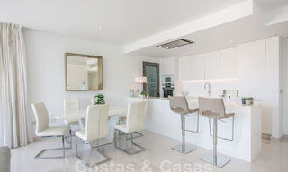 Appartement moderne de 3 chambres à coucher avec terrasses spacieuses à vendre sur le nouveau Golden Mile entre Marbella et Estepona 62493 