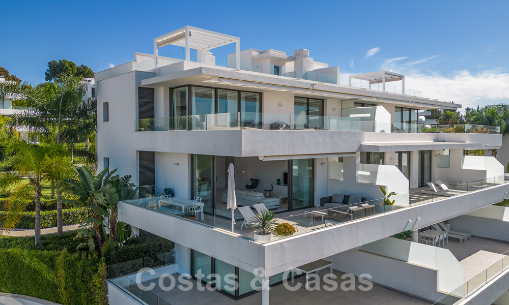 Appartement moderne de 3 chambres à coucher avec terrasses spacieuses à vendre sur le nouveau Golden Mile entre Marbella et Estepona 62506