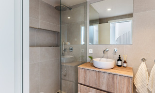 Maison élégamment rénovée à vendre, adjacente au terrain de golf de La Quinta à Benahavis - Marbella 62804 