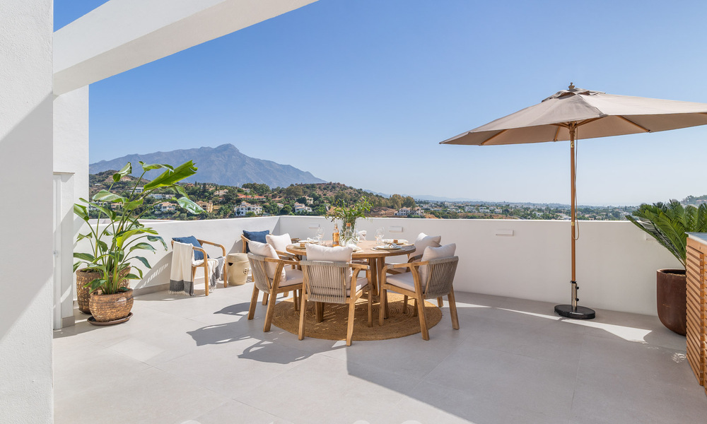 Maison élégamment rénovée à vendre, adjacente au terrain de golf de La Quinta à Benahavis - Marbella 62808