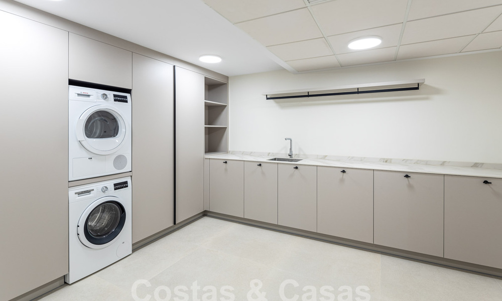 Maison méditerranéenne luxueusement rénovée à vendre dans un quartier résidentiel fermé exclusif sur le Golden Mile de Marbella 62743