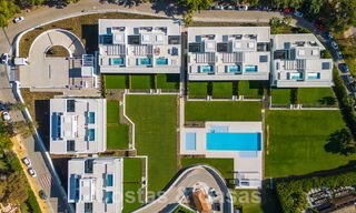 Revente! Villas de luxe prêtes à emménager, à vendre dans un nouveau complexe innovant composé de 12 villas sophistiquées avec vue sur la mer, sur le Golden Mile de Marbella 62648 