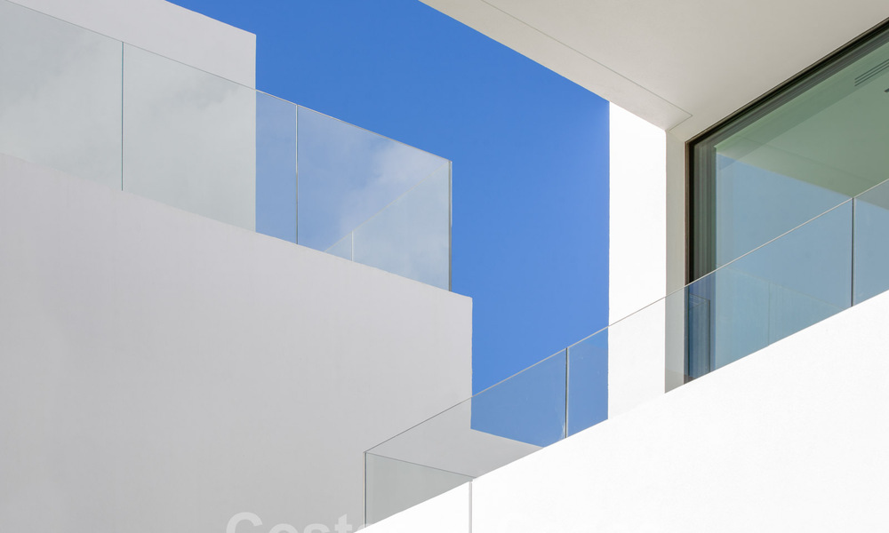 Villas de luxe prêtes à emménager, à vendre dans un nouveau complexe innovant composé de 12 villas sophistiquées avec vue sur la mer, sur le Golden Mile de Marbella 62660