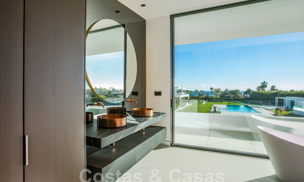 Revente! Villas de luxe prêtes à emménager, à vendre dans un nouveau complexe innovant composé de 12 villas sophistiquées avec vue sur la mer, sur le Golden Mile de Marbella 62680