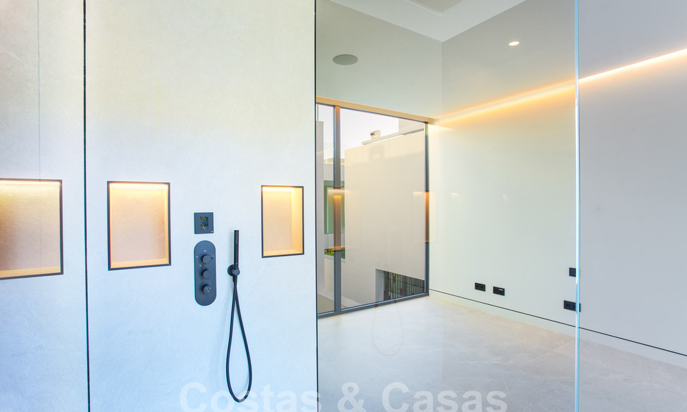 Villas de luxe prêtes à emménager, à vendre dans un nouveau complexe innovant composé de 12 villas sophistiquées avec vue sur la mer, sur le Golden Mile de Marbella 62692