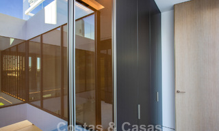 Villas de luxe prêtes à emménager, à vendre dans un nouveau complexe innovant composé de 12 villas sophistiquées avec vue sur la mer, sur le Golden Mile de Marbella 62693 