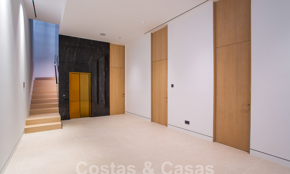 Villas de luxe prêtes à emménager, à vendre dans un nouveau complexe innovant composé de 12 villas sophistiquées avec vue sur la mer, sur le Golden Mile de Marbella 62700