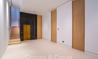 Villas de luxe prêtes à emménager, à vendre dans un nouveau complexe innovant composé de 12 villas sophistiquées avec vue sur la mer, sur le Golden Mile de Marbella 62700 