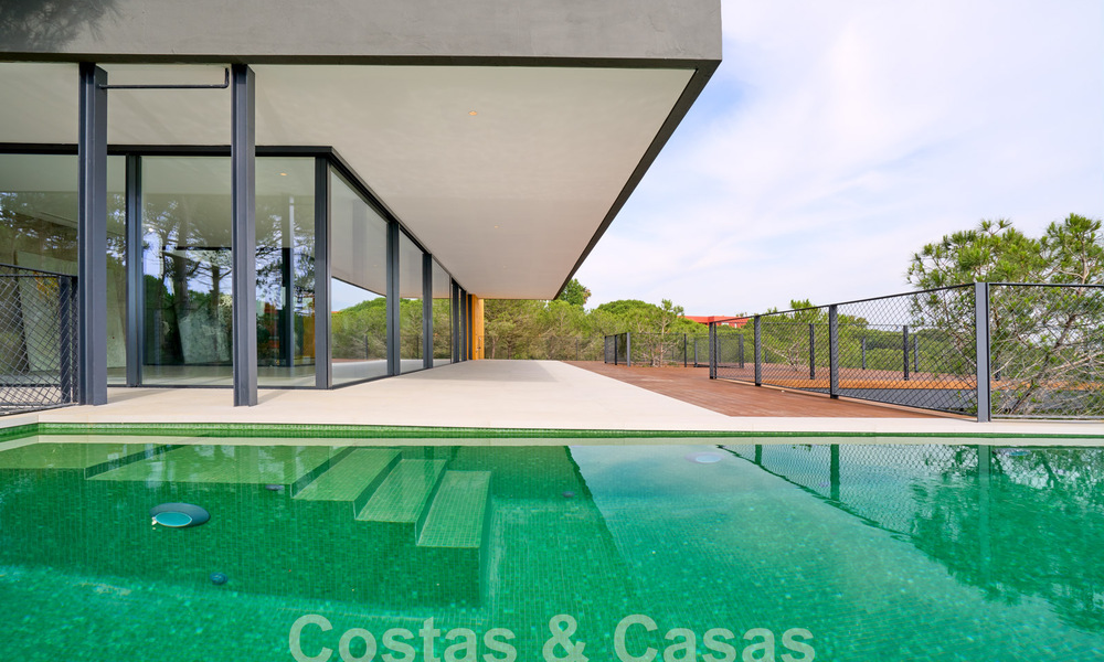 Villa design à l'architecture avant-gardiste à vendre dans une zone verte de Sotogrande, Costa del Sol 62860