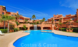 Spacieux penthouse de luxe à vendre avec 4 chambres et vue sur la mer dans un complexe balnéaire à Marbella Est 62895 