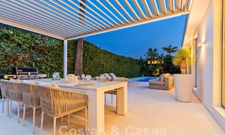 Villa de luxe moderne à vendre avec architecture méditerranéenne contemporaine située á Nueva Andalucia, Marbella 62990 