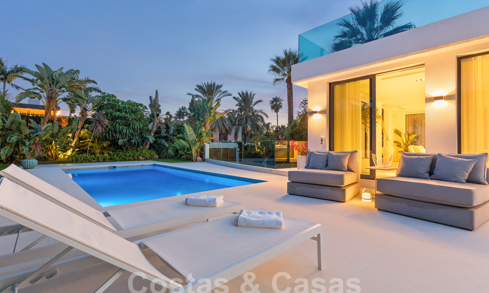 Villa de luxe moderne à vendre avec architecture méditerranéenne contemporaine située á Nueva Andalucia, Marbella 62991