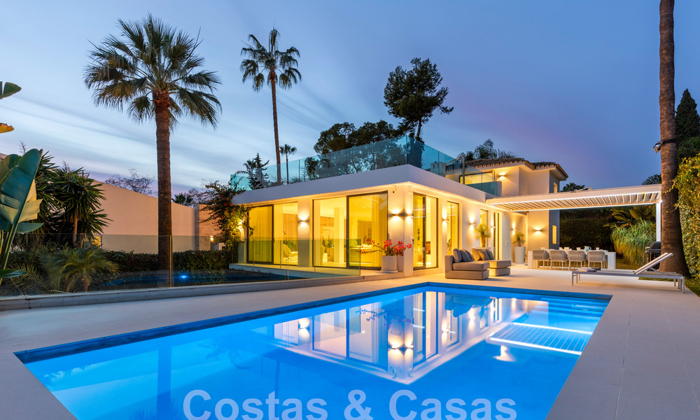 Villa de luxe moderne à vendre avec architecture méditerranéenne contemporaine située á Nueva Andalucia, Marbella 62992
