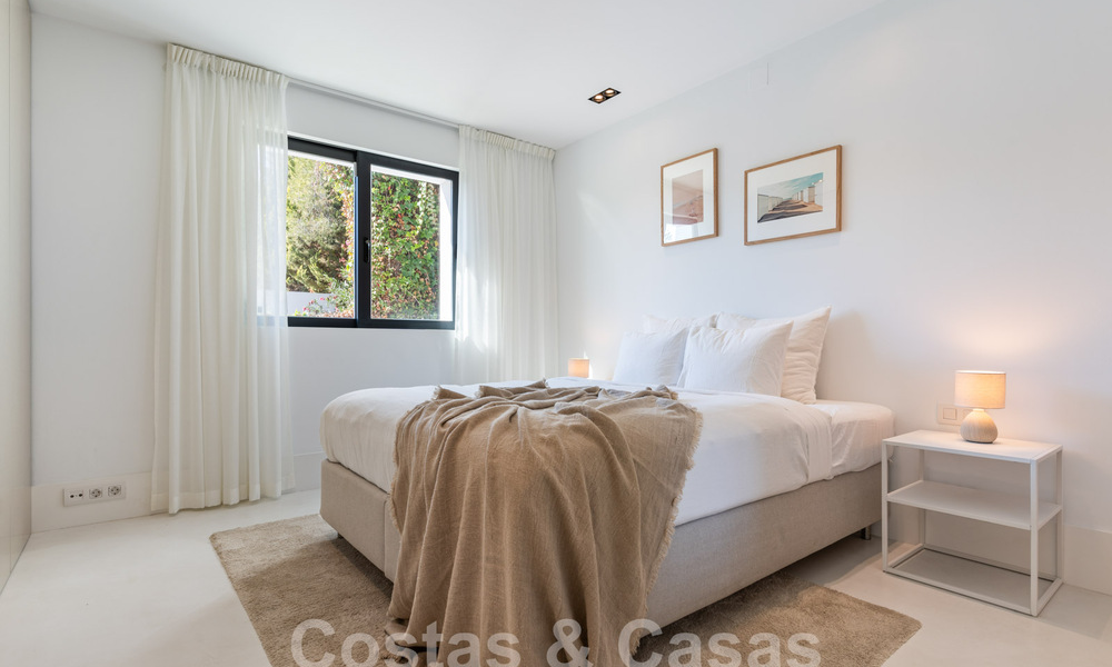 Villa de luxe moderne à vendre avec architecture méditerranéenne contemporaine située á Nueva Andalucia, Marbella 62996
