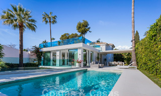 Villa de luxe moderne à vendre avec architecture méditerranéenne contemporaine située á Nueva Andalucia, Marbella 62999 
