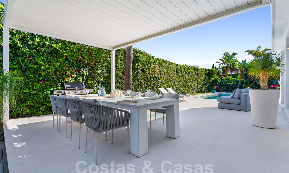 Villa de luxe moderne à vendre avec architecture méditerranéenne contemporaine située á Nueva Andalucia, Marbella 63000