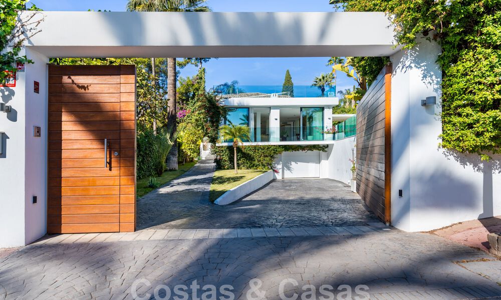 Villa de luxe moderne à vendre avec architecture méditerranéenne contemporaine située á Nueva Andalucia, Marbella 63002