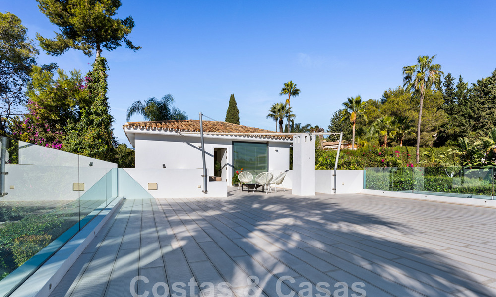 Villa de luxe moderne à vendre avec architecture méditerranéenne contemporaine située á Nueva Andalucia, Marbella 63004