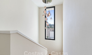 Villa de luxe moderne à vendre avec architecture méditerranéenne contemporaine située á Nueva Andalucia, Marbella 63005 
