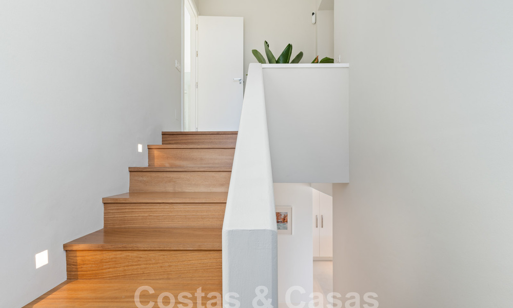 Villa de luxe moderne à vendre avec architecture méditerranéenne contemporaine située á Nueva Andalucia, Marbella 63006