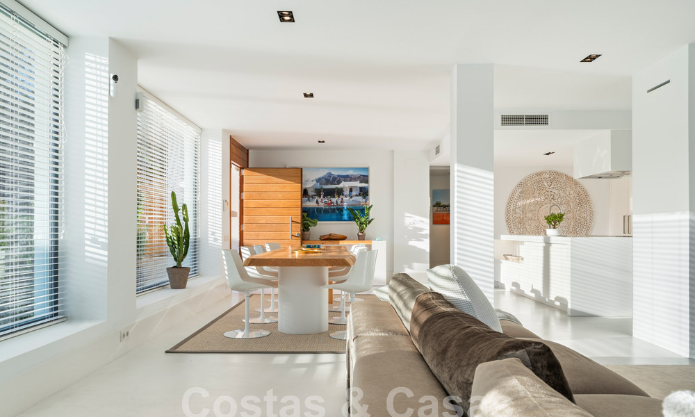Villa de luxe moderne à vendre avec architecture méditerranéenne contemporaine située á Nueva Andalucia, Marbella 63007