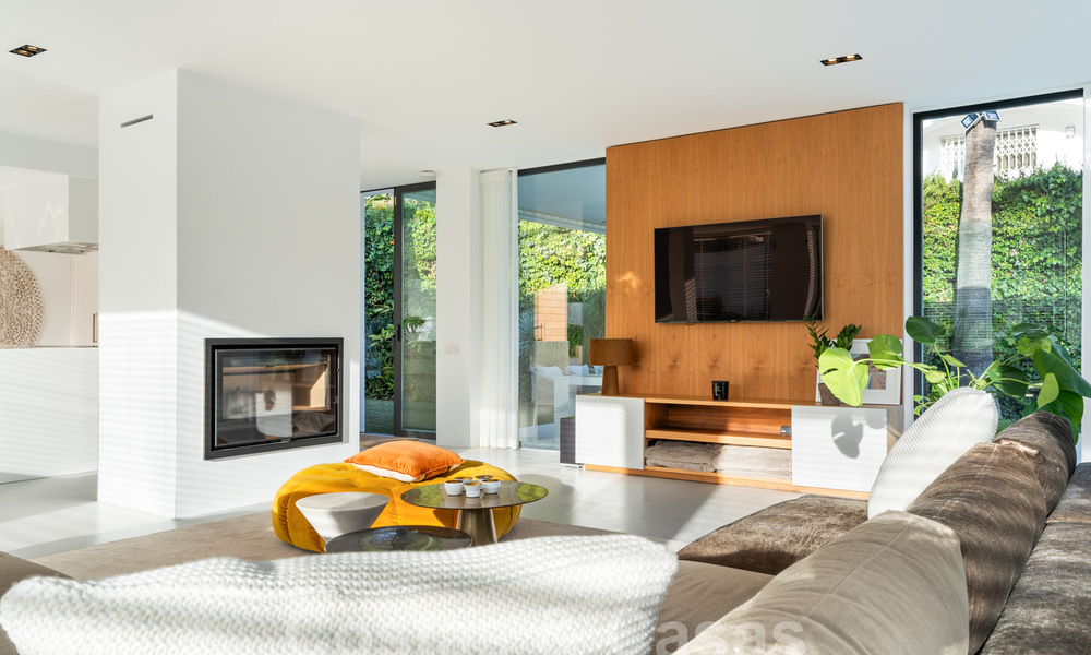 Villa de luxe moderne à vendre avec architecture méditerranéenne contemporaine située á Nueva Andalucia, Marbella 63008