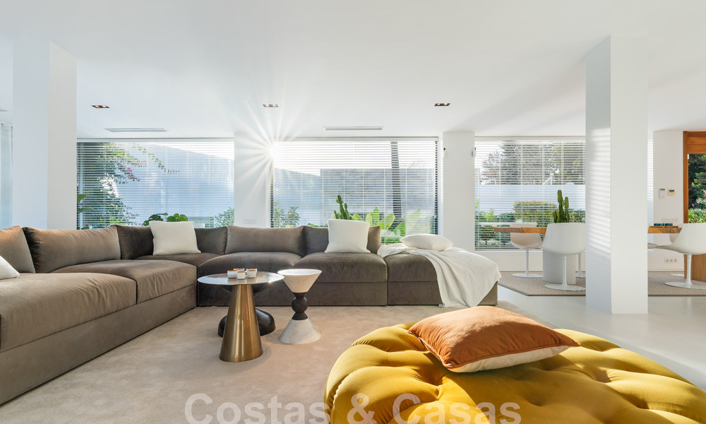 Villa de luxe moderne à vendre avec architecture méditerranéenne contemporaine située á Nueva Andalucia, Marbella 63010