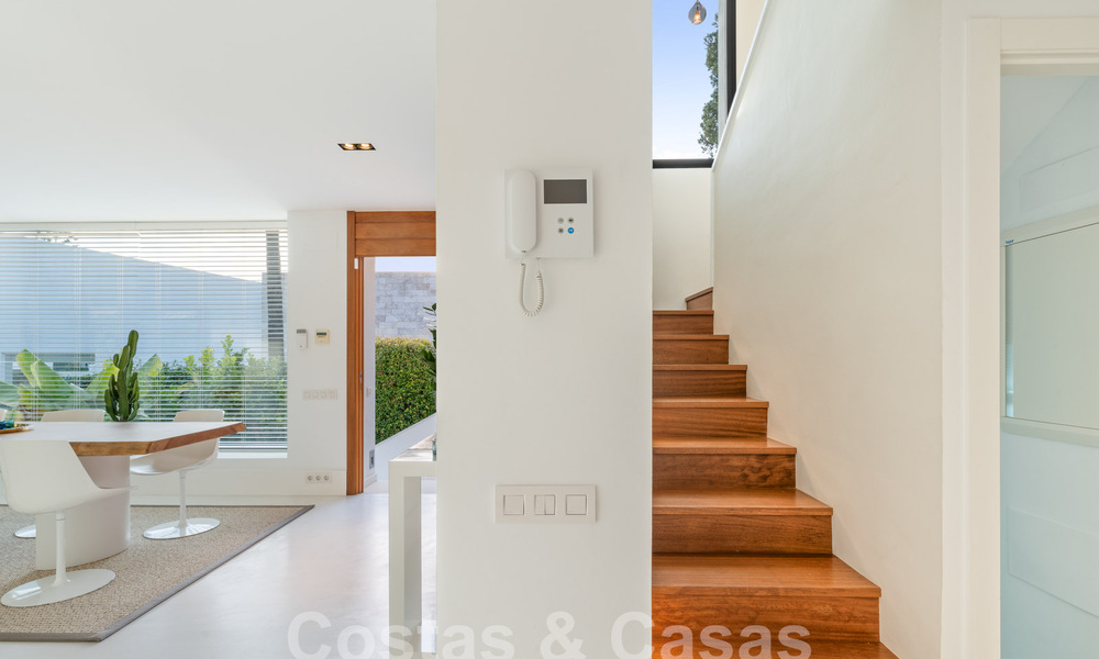 Villa de luxe moderne à vendre avec architecture méditerranéenne contemporaine située á Nueva Andalucia, Marbella 63014