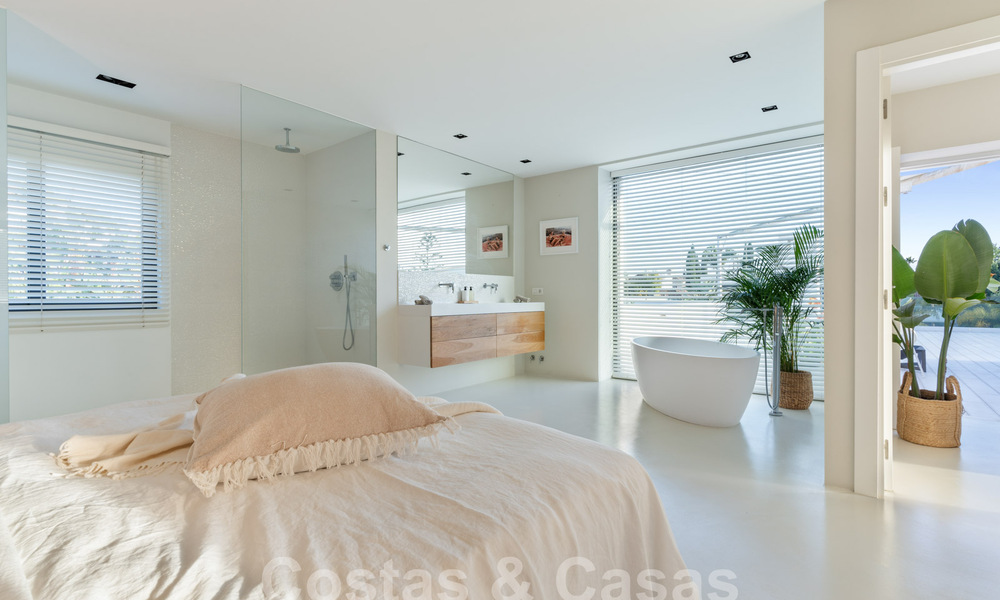 Villa de luxe moderne à vendre avec architecture méditerranéenne contemporaine située á Nueva Andalucia, Marbella 63017