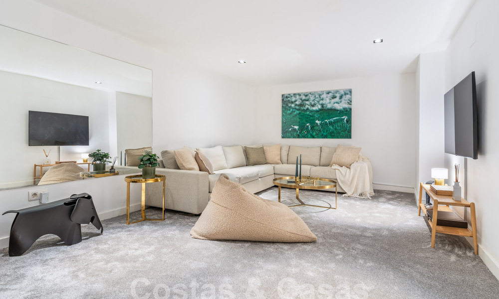 Villa de luxe moderne à vendre avec architecture méditerranéenne contemporaine située á Nueva Andalucia, Marbella 63024