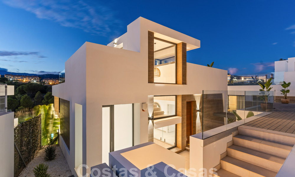 Villa moderne de luxe, prête à être emménagée, à vendre dans un complexe golfique protégé sur le nouveau Golden Mile, Marbella - Estepona 62899