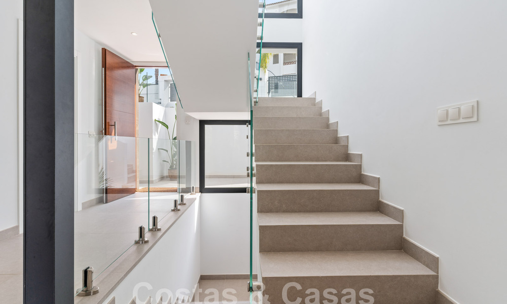 Villa moderne de luxe, prête à être emménagée, à vendre dans un complexe golfique protégé sur le nouveau Golden Mile, Marbella - Estepona 62905