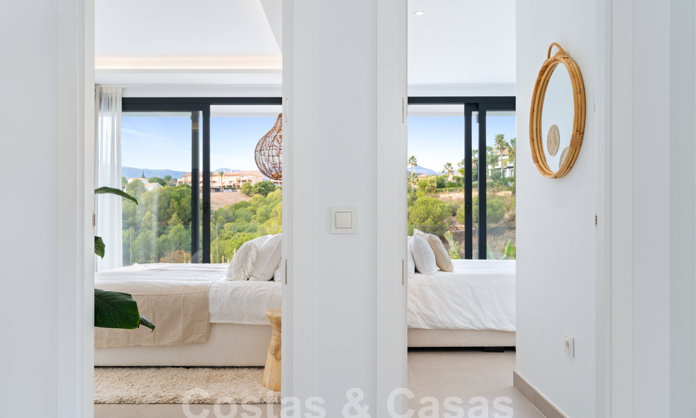 Villa moderne de luxe, prête à être emménagée, à vendre dans un complexe golfique protégé sur le nouveau Golden Mile, Marbella - Estepona 62907