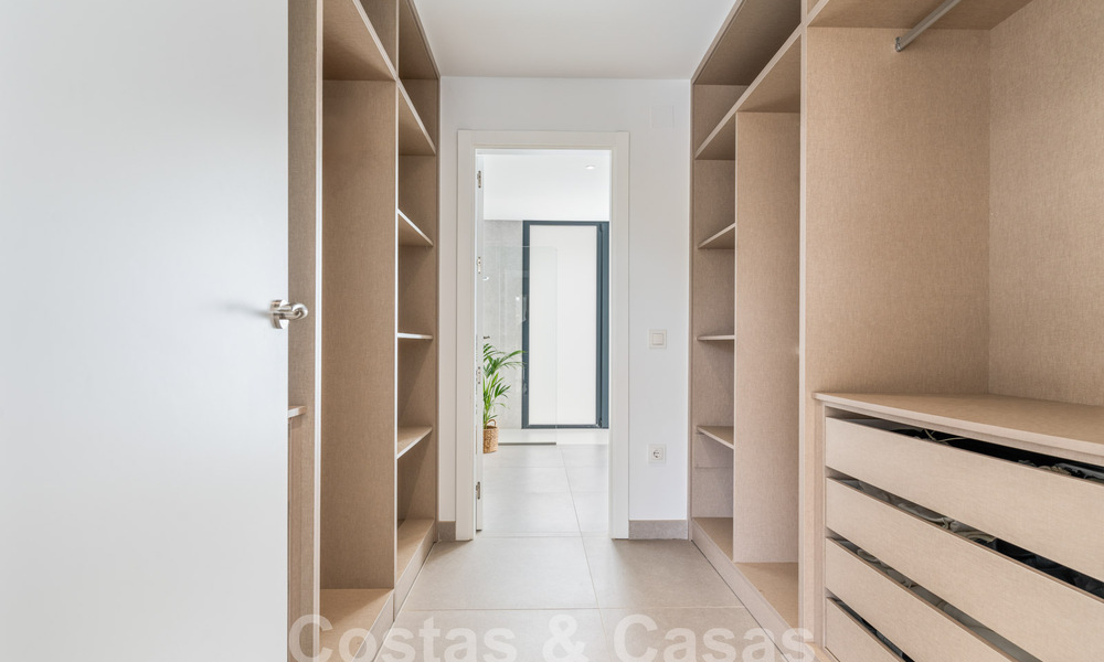 Villa moderne de luxe, prête à être emménagée, à vendre dans un complexe golfique protégé sur le nouveau Golden Mile, Marbella - Estepona 62910