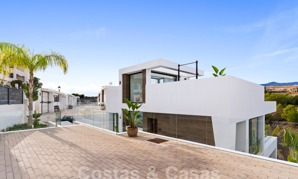 Villa moderne de luxe, prête à être emménagée, à vendre dans un complexe golfique protégé sur le nouveau Golden Mile, Marbella - Estepona 62916