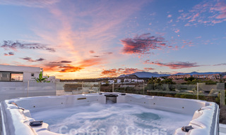 Villa moderne de luxe, prête à être emménagée, à vendre dans un complexe golfique protégé sur le nouveau Golden Mile, Marbella - Estepona 62937 