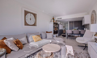 Appartement moderne avec terrasse spacieuse à vendre avec vue sur la mer et à proximité des terrains de golf dans une communauté fermée à La Quinta, Marbella - Benahavis 62943 