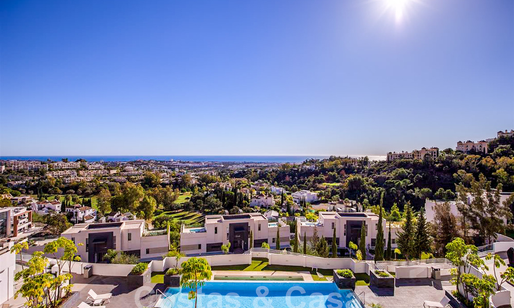Appartement moderne avec terrasse spacieuse à vendre avec vue sur la mer et à proximité des terrains de golf dans une communauté fermée à La Quinta, Marbella - Benahavis 62949