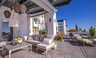 Appartement moderne avec terrasse spacieuse à vendre avec vue sur la mer et à proximité des terrains de golf dans une communauté fermée à La Quinta, Marbella - Benahavis 62951 