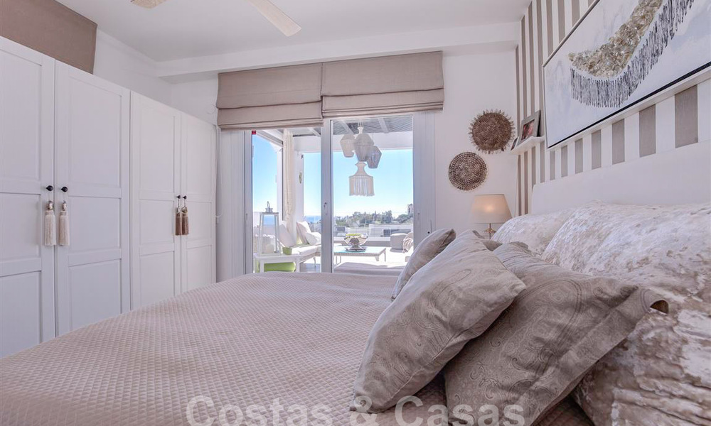 Appartement moderne avec terrasse spacieuse à vendre avec vue sur la mer et à proximité des terrains de golf dans une communauté fermée à La Quinta, Marbella - Benahavis 62958