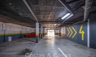 Appartement moderne avec terrasse spacieuse à vendre avec vue sur la mer et à proximité des terrains de golf dans une communauté fermée à La Quinta, Marbella - Benahavis 62961 