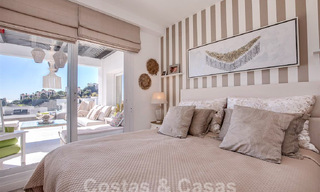 Appartement moderne avec terrasse spacieuse à vendre avec vue sur la mer et à proximité des terrains de golf dans une communauté fermée à La Quinta, Marbella - Benahavis 62970 