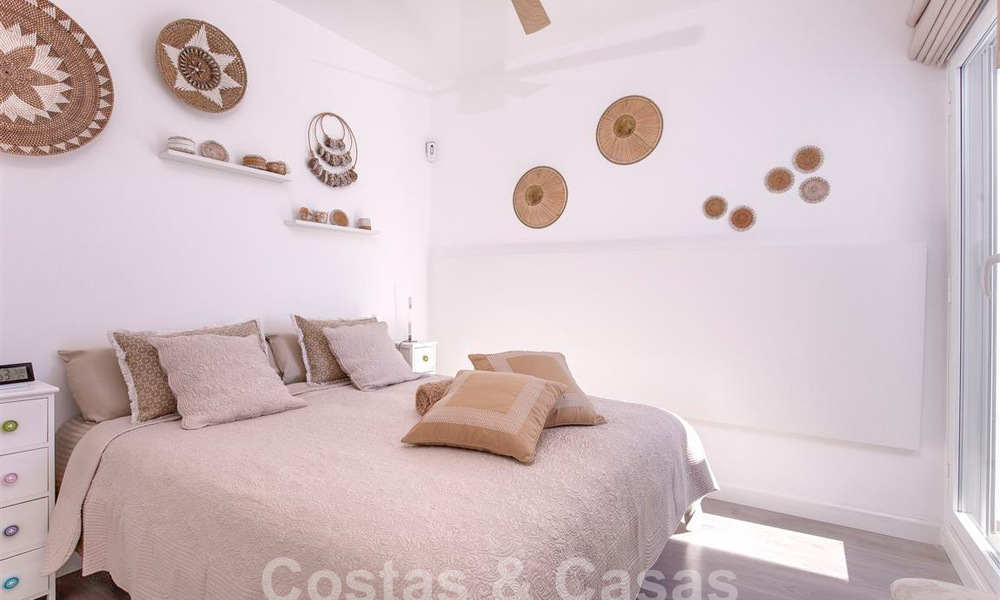 Appartement moderne avec terrasse spacieuse à vendre avec vue sur la mer et à proximité des terrains de golf dans une communauté fermée à La Quinta, Marbella - Benahavis 62972